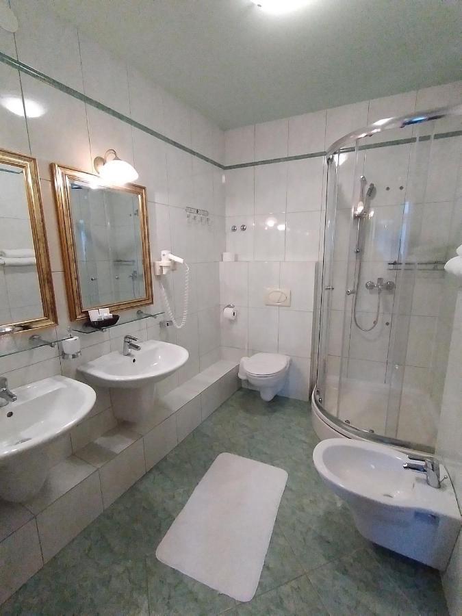 Hotel Livadic ซาโมบอร์ ภายนอก รูปภาพ