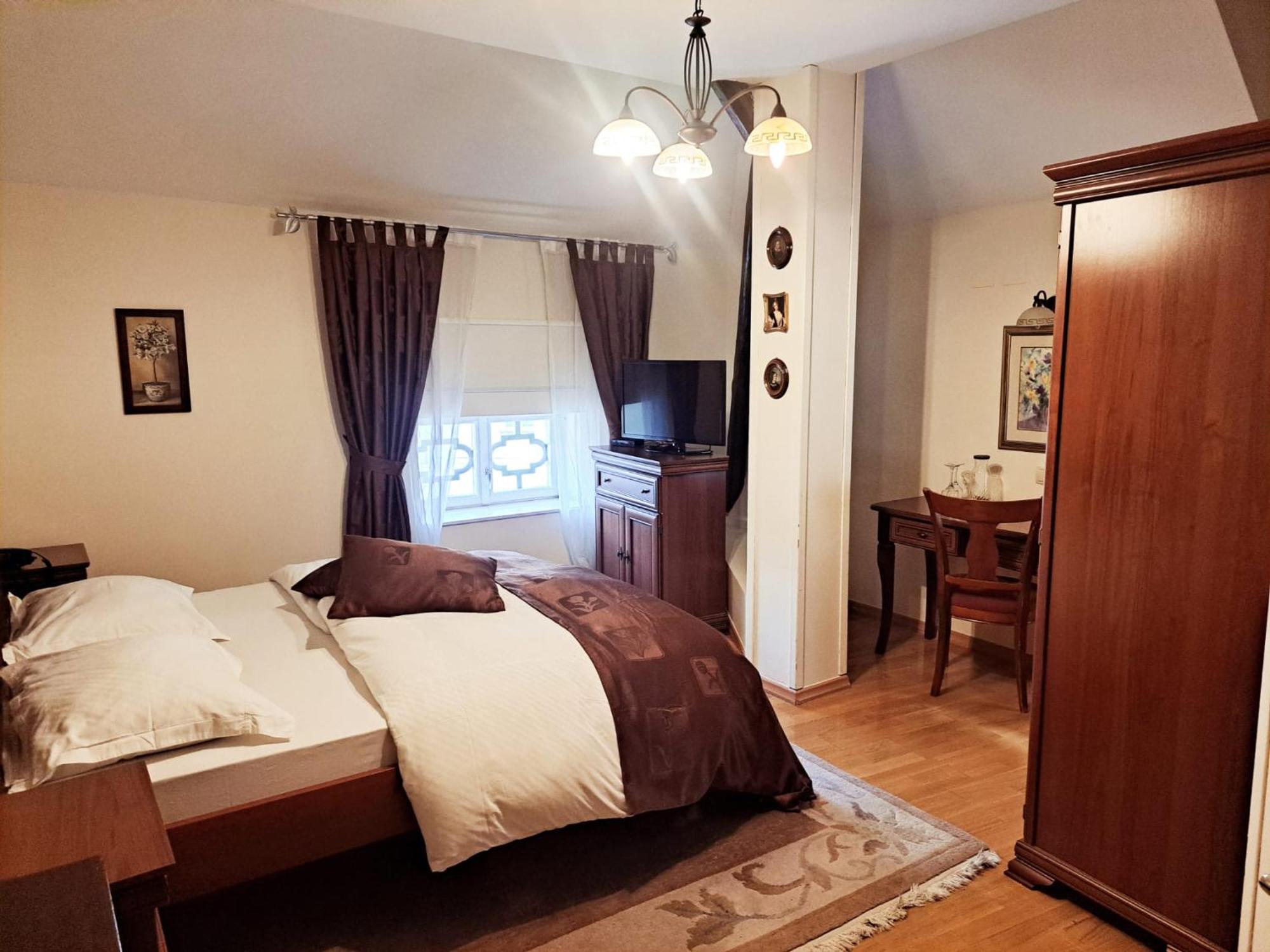 Hotel Livadic ซาโมบอร์ ภายนอก รูปภาพ