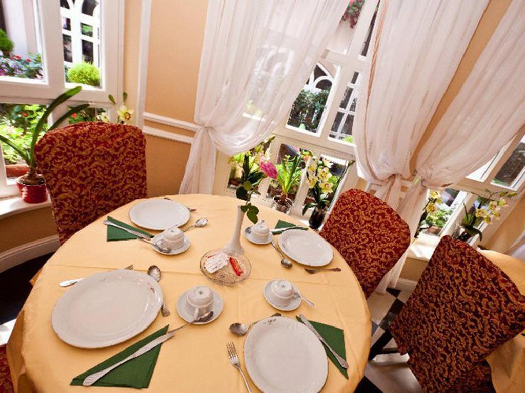 Hotel Livadic ซาโมบอร์ ภายนอก รูปภาพ