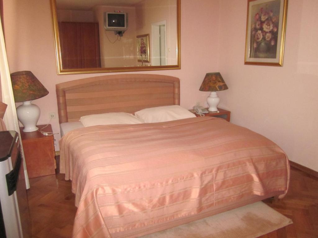 Hotel Livadic ซาโมบอร์ ภายนอก รูปภาพ